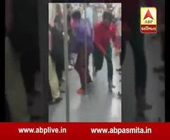 viral video two students dance on delhi metro