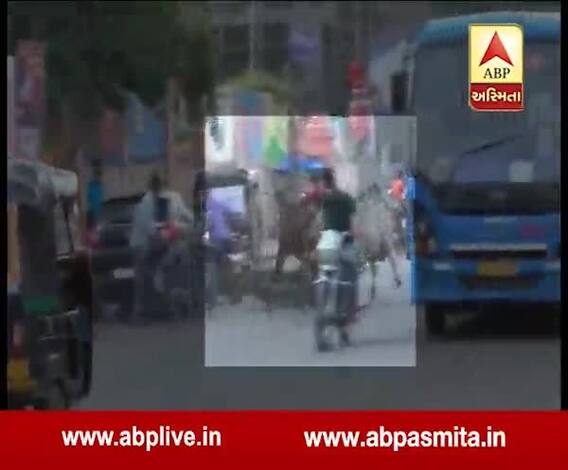 Two bulls FIght Injured a Man Yagnik Road in rajkot