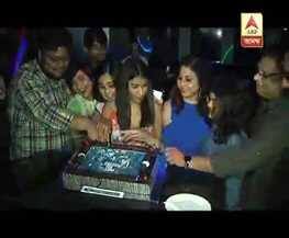 কেক কেটে সাফল্য উদযাপন করল ‘সাহেব, বিবি, গোলাম’-এর তারকারা Actors Of Shaheb Bibi Golaam Celebrates The Success Party By Cutting Cake কেক কেটে সাফল্য উদযাপন করল ‘সাহেব, বিবি, গোলাম’-এর তারকারা