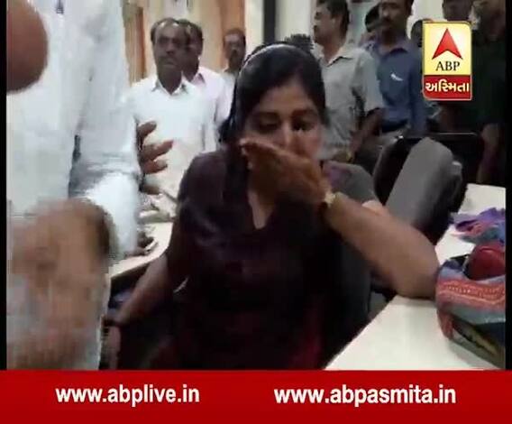 Jamnagar Women Councillor Try To Suicide In Meeting, Watch Video 