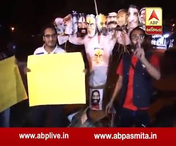  Students burn effigy of PM Modi, Amit Shah at JNU campus on Dusshera