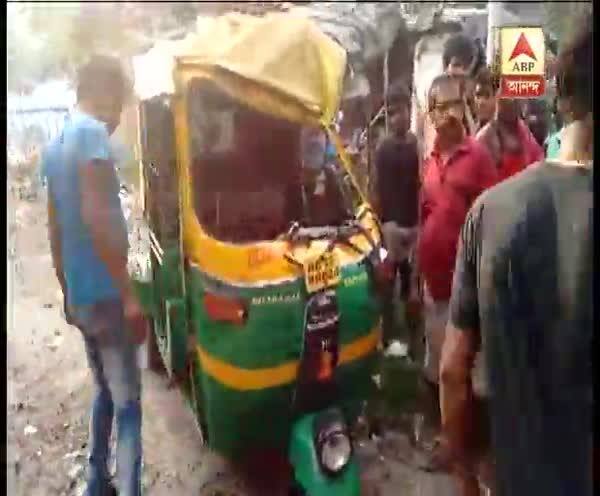  সল্টলেকে স্কুলবাসের ধাক্কায় জখম অটোচালক-সহ ২