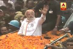 Supporters chant \'Har Har Modi, Ghar Ghar Modi\' druing PM Modi\'s mega show
