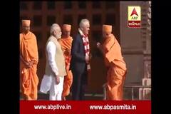 pm-narendra-modi-malcolm-turnbull-take-a-ride-on-delhi-metro-to-akshardham-temple