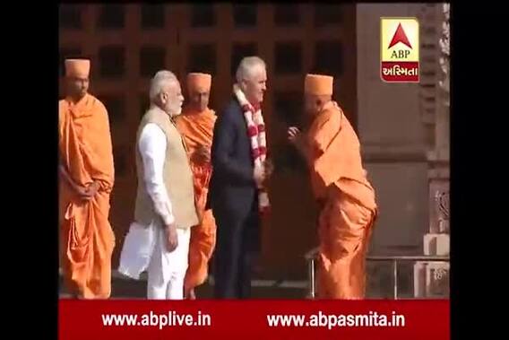 pm-narendra-modi-malcolm-turnbull-take-a-ride-on-delhi-metro-to-akshardham-temple