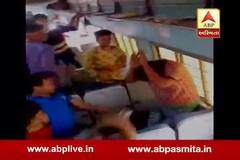 Passengers in a train thrash a man who allegedly tried to rape a minor girl