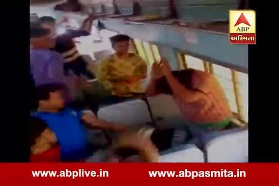 Passengers in a train thrash a man who allegedly tried to rape a minor girl