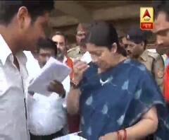 WATCH: Central minister Smriti irani visit under construction hospital in Amethi