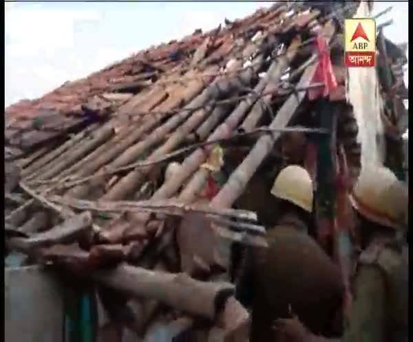  চারু মার্কেট এলাকায় বিস্ফোরণ, ভেঙে পড়েছে বাড়ি