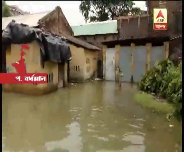  কাঁকসায় দিনভর বৃষ্টিতে জলমগ্ন স্কুল