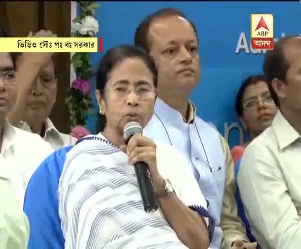  ১০০ দিনের কাজ নিয়ে দঃ ২৪ পরগনার ডিএমকে তিরস্কার মুখ্যমন্ত্রীর