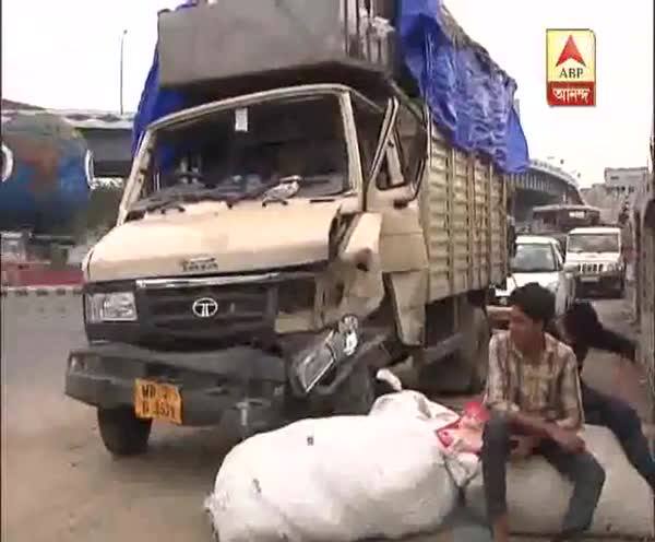  ইএম বাইপাসের মাঠপুকুর ক্রসিংয়ে দুর্ঘটনা, আহত বেশ কয়েকজন