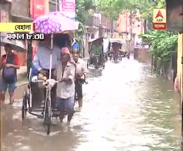  টানা বৃষ্টিতে বেহালার শীলপাড়ার বেশ কিছু অংশ জলমগ্ন