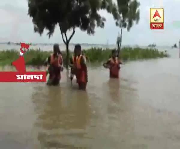  মালদার হবিবপুরে নদীর জল ঢুকে পড়ায় ভেসে গিয়েছে সাতটি বিএসএফ ক্যাম্প