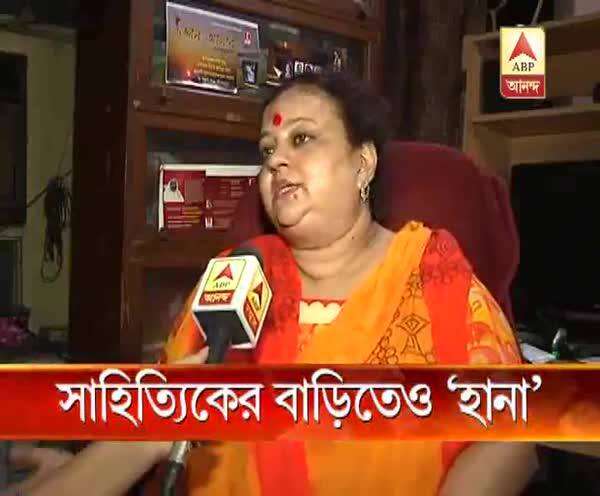  সাহিত্যিকের বাড়িতেও ‘হানা’