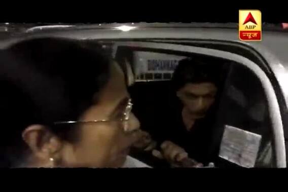 Viral Sach: Shah Rukh Khan rides with West Bengal CM Mamta Banerjee in her Santro car, video goes viral