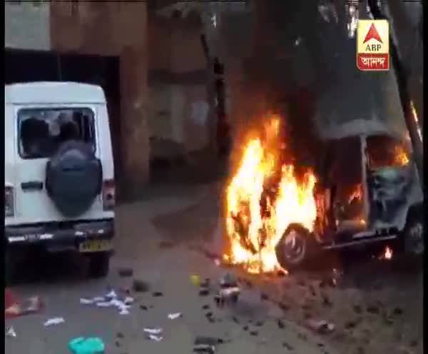  ডায়মন্ড হারবারের সরিষায় বিদ্যুত্স্পৃষ্ট হয়ে যুবকের মৃত্যুর অভিযোগ, প্রতিবাদে বিদ্যুৎ দফতরে স্থানীয়দের বিক্ষোভ, ভাঙচুর, গাড়িতে আগুন