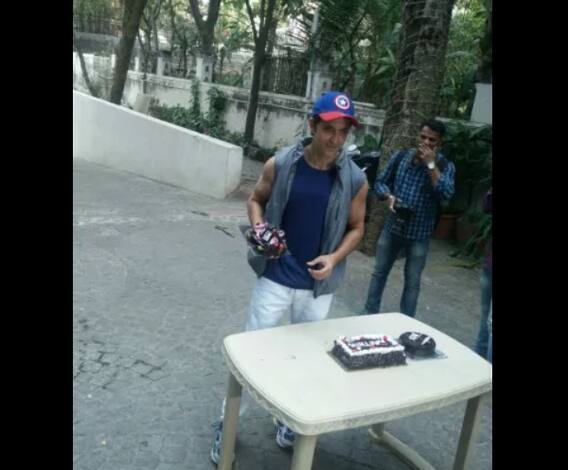 hrithik-roshan-celebrates-his-44th-birthday