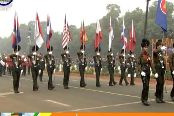  ইন্ডিয়া গেটে অমর জওয়ান জ্যোতিতে প্যারেড শুরু