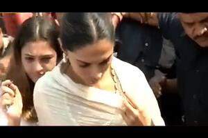 Padmavat: Deepika Padukone reaches Siddhivinayak Temple for film's success