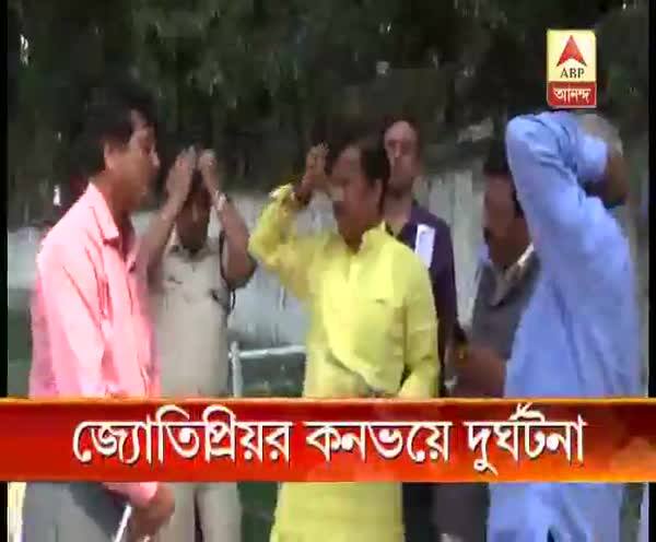  খাদ্যমন্ত্রীর কনভয়ের পাইলট কারের দুর্ঘটনা