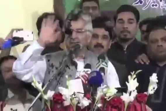 Ink attack on Pakistan foreign minister Khawaja Asif\'s face