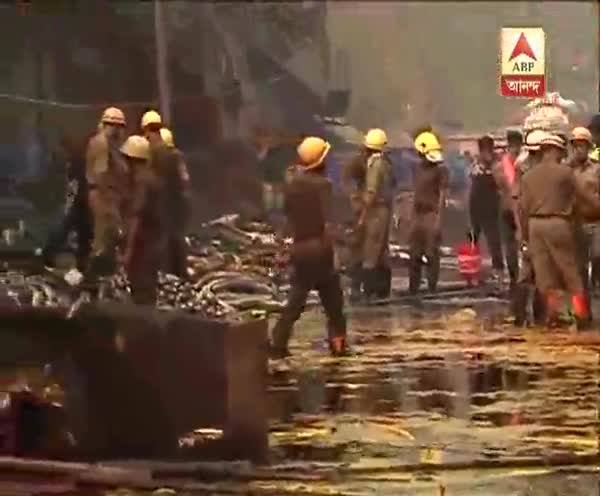  স্ট্র্যান্ড রোডে গুদামে আগুন,ঘণ্টাদেড়েকের চেষ্টায়  নিয়ন্ত্রণে