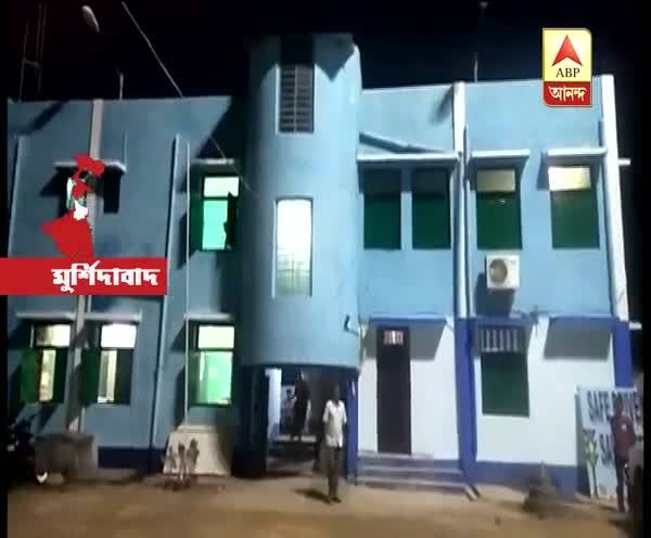  মুর্শিদাবাদ থানা এলাকার লালবাগে মধুচক্র চালানোর অভিযোগ,  গ্রেফতার ৪ মহিলা সহ ৬