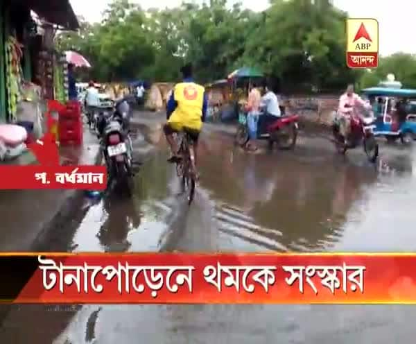  পাণ্ডবেশ্বর স্টেশন সংলগ্ন রাস্তায় জল থইথই, সারা বছরই থাকে এই অবস্থা, দাবি স্থানীয়দের