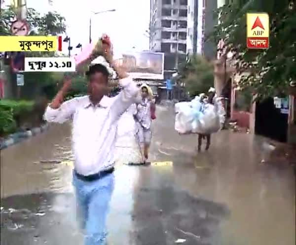  কলকাতায় সকাল থেকে বৃষ্টি, জলমগ্ন মুুকুন্দপুর এলাকার বিভিন্ন হাসপাতাল চত্বর