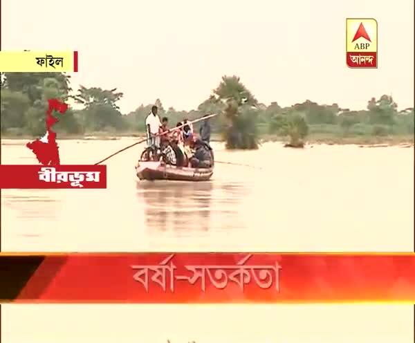  বন্যার আশঙ্কায় বর্ষার শুরুতেই বীরভূমের লাভপুর ব্লকে চলছে নৌকো মেরামতির কাজ