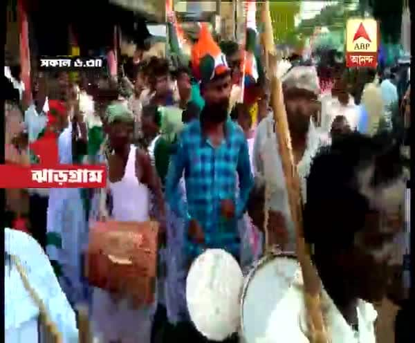  বাজনার তালে তালে ২১-শের মিছিলে রওনা ঝাড়গ্রামের তৃণমূল কর্মীদের