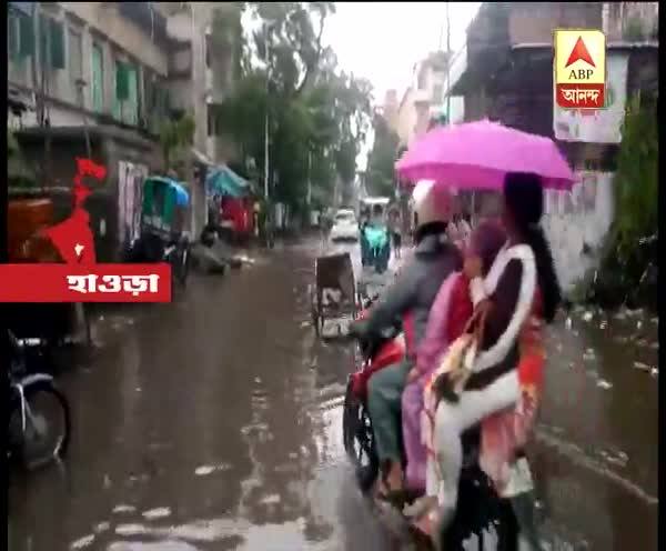  টানা বৃষ্টিতে কলকাতার মত হাওড়াতেও বিস্তীর্ণ জায়গায় জমে জল