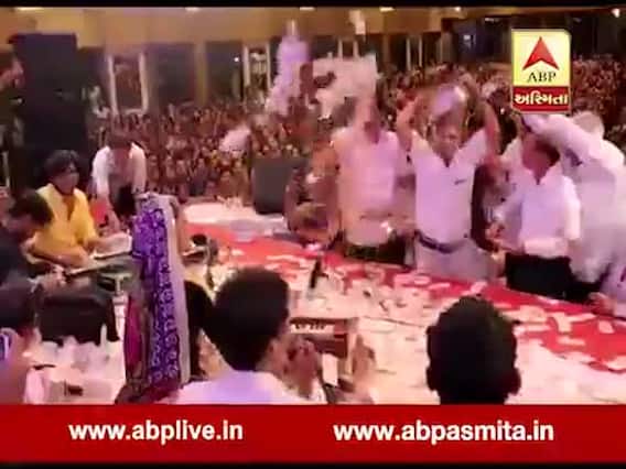 નાસિકઃ ગીતા રબારીના ડાયરામાં લાખો રૂપિયાની નોટનો થયો વરસાદ, જુઓ વીડિયો 