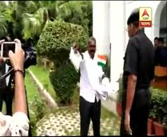 দিল্লিতে কেরল ভবনে মুখ্যমন্ত্রী পিনারাই বিজয়নের উপস্থিতিতে ছুরি হাতে ঢুকে পড়ে এক ব্যক্তি, পাকড়াও করে চলছে জিজ্ঞাসাবাদ 