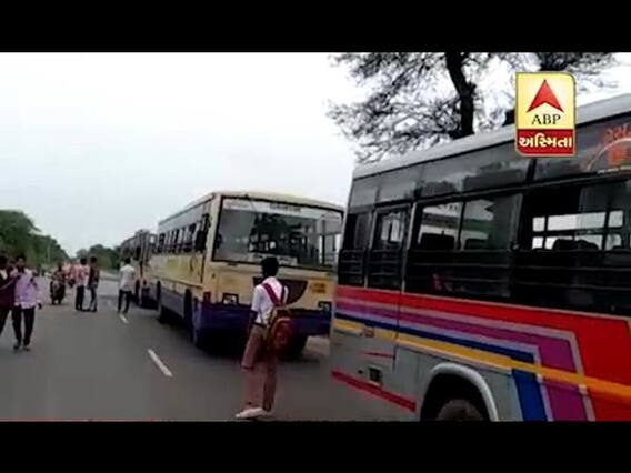 બનાસકાંઠાઃ એસ.ટી. બસ ઉભી ન રાખતા વિદ્યાર્થીઓએ કર્યો ચક્કાજામ, જુઓ વીડિયો