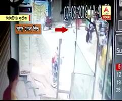 প্রকাশ্যে এল বরানগরে অটো থেকে শিশুর ছিটকে পড়ার ছবি, দেখুন সিসিটিভি ফুটেজ