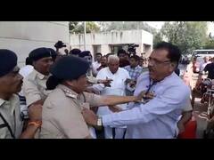 કોંગ્રેસના ધારાસભ્યનો મહિલા પોલીસને આપત્તિજનક રીતે અટકી ગયો હાથ, જુઓ વીડિયો