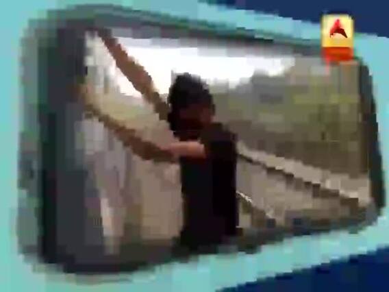 देखिए, ट्रेन का सबसे बड़ा स्टंटबाज !