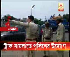 মাঝেরহাট ব্রিজ বিপর্যয়ের জের, ২ নম্বর জাতীয় সড়কে ট্রাকের ভিড়, তীব্র যানজট,নিয়ন্ত্রণে আনতে উদ্যোগী পুলিশ