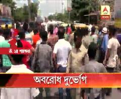 দুষ্কৃতী হামলার অভিযোগ, খড়দায় বিটি রোড অবরোধ অটোচালকদের