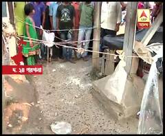 বারুইপুরে রেলের ফুট ওভার ব্রিজে সিমেন্টের চাঙড় ভেঙে মহিলার মৃত্যুতে স্থানীয়দের বিরুদ্ধে অমানবিকতার অভিযোগ