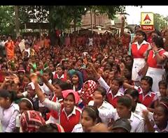  দাড়িভিট গ্রামে রয়েছে উত্তেজনা, রাস্তা অবরোধ গ্রামবাসীদের, এই ঘটনার বিচার দাবি তাদের