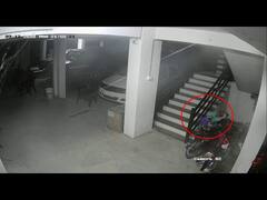 ધનસુરાઃ ત્રીજા માળેથી નીચે પટકાયો બે વર્ષનો બાળક, જુઓ LIVE VIDEO 