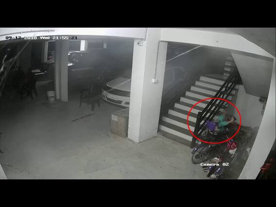 ધનસુરાઃ ત્રીજા માળેથી નીચે પટકાયો બે વર્ષનો બાળક, જુઓ LIVE VIDEO 