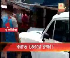 বরাত জোরে রক্ষা! স্টিয়ারিংয়ে বসেই হৃদরোগে আক্রান্ত চালক!যাত্রী-সহ দোকানের মধ্যে ঢুকে গেল ট্যাক্সি