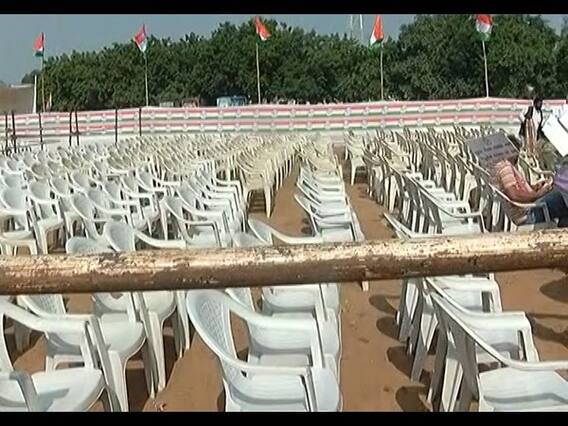 ખુરશીઓ ખાલી જોઇ કોંગ્રેસે મંચ પરથી ખેડૂતોને બેસી જવાં કહ્યું, પણ....., જુઓ વીડિયો