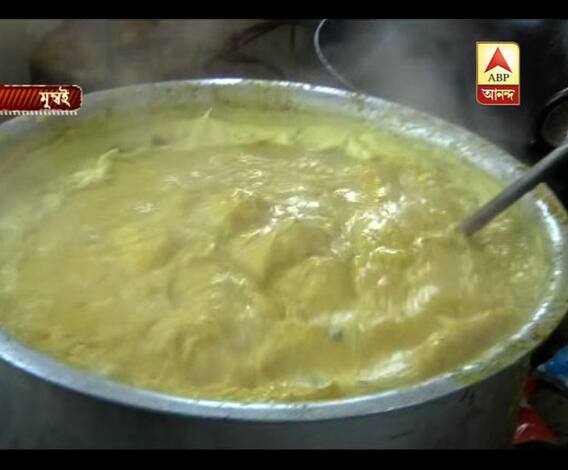 মুম্বইয়ের দুর্গাবাড়িতে পুজোর শেষে এখন চলছে ভোগ খাওয়ার পালা, কী হয় সেখানকার ভোগে, কারা করেন পরিবেশন, দেখুন