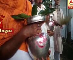 বোলপুরের সুরুলের সরকার বাড়ির পুজোয় নবপত্রিকা স্নানের জন্য আয়োজন করা হয় বর্ণাঢ্য শোভাযাত্রা