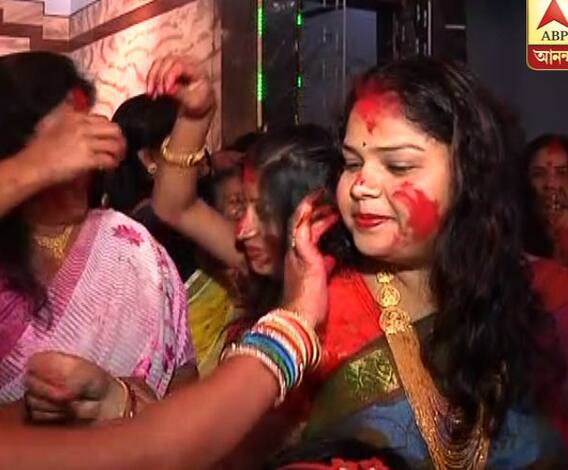 আজ বিজয়া দশমী, চলছে দেবীকে বরণের প্রস্তুতি